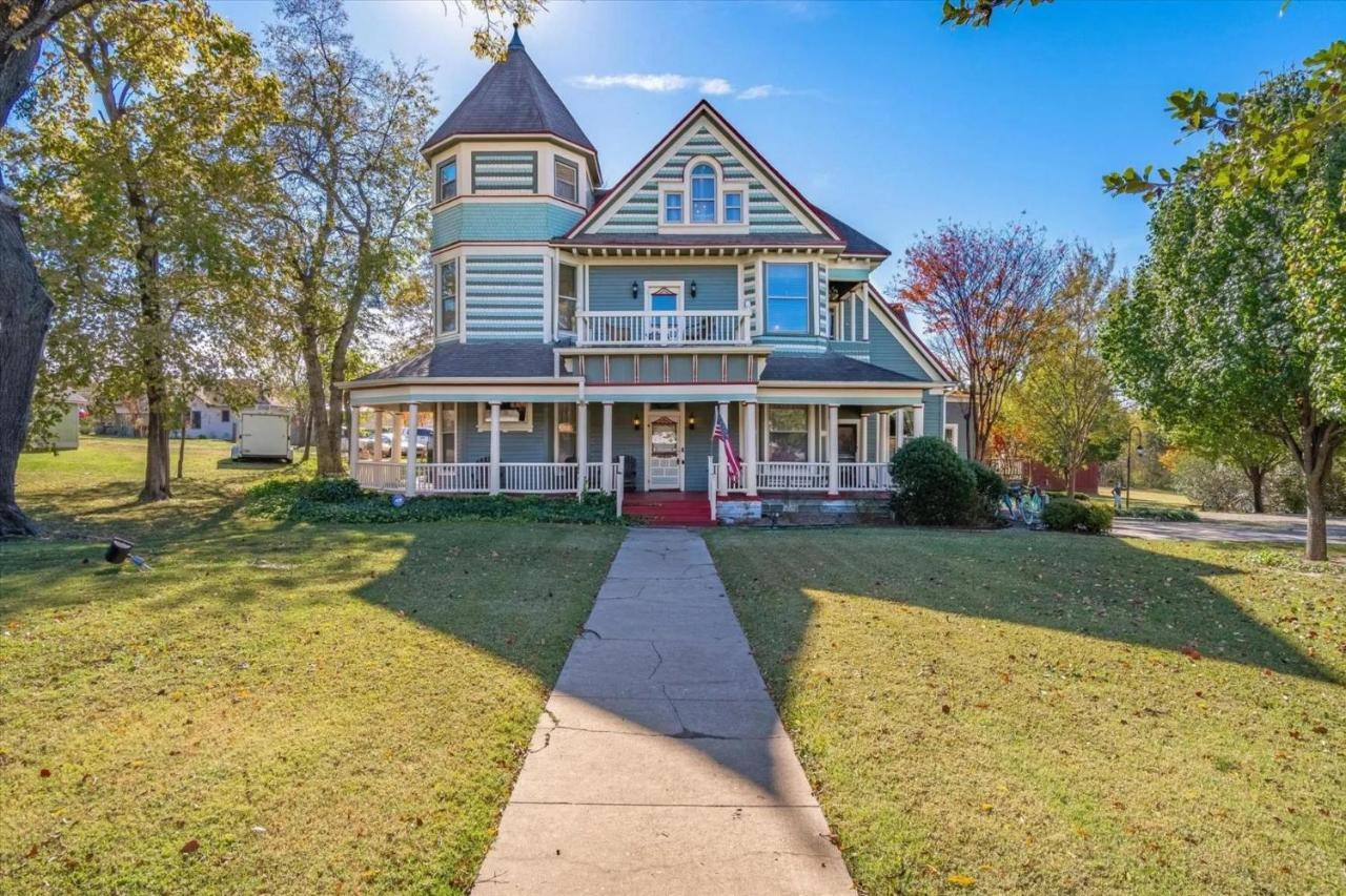 Four Winds Victorian Venue & Suites Bonham Exterior foto