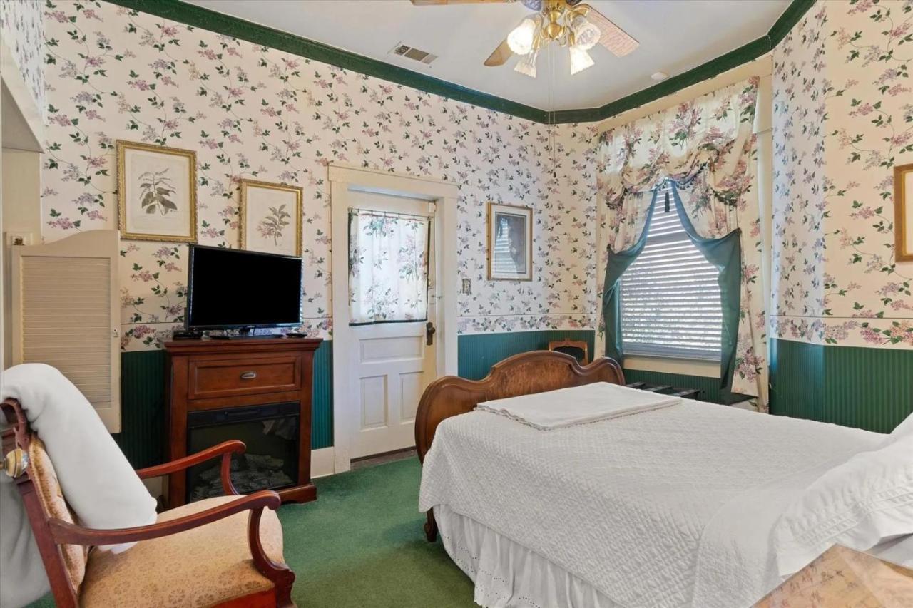 Four Winds Victorian Venue & Suites Bonham Quarto foto